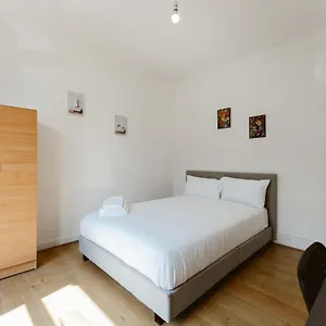 Pensión Plaistow Cosy Double - 8, Londres